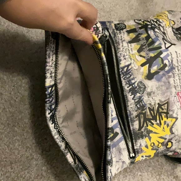 Dkny Tilly Graffiti Fold Over Backpack Tote Purse - Picture 4 of 5